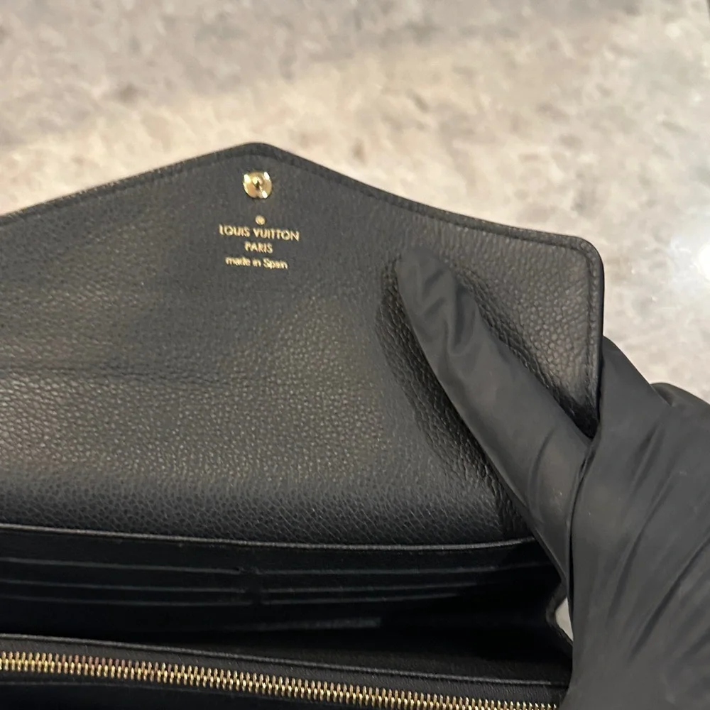 NWOT Authenticated Louis Vuitton Black and Cream Monogram Sarah Wallet - Picture 3 of 9